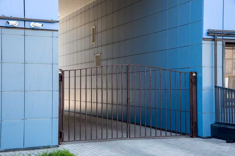 commercial gate